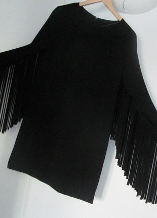 Маленькое черное платье с летящей бахромой по спинке и рукавам s-m8 фото