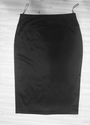 Черная атласная юбка- карандаш3 фото