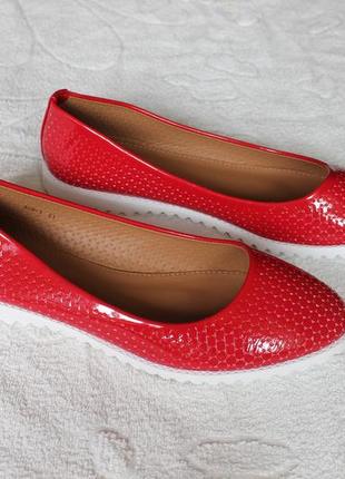 Червоні туфлі, балетки 37 розміру на низькому ходу