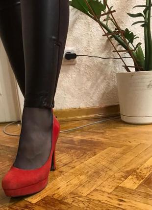 Стильні туфлі, фірмові