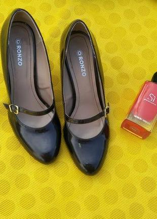 Стильные лакированные туфельки ronzo