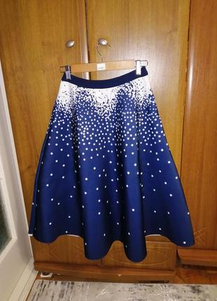 Новая расклешенная юбка-миди темно-синего цвета в горошек3 фото