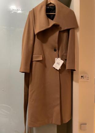 Пальто zara нове з поясом . 112см довжина виробу 62cm, довжина рукава .100% віскоза