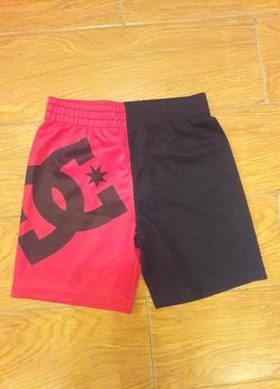 Шорты dc shoes на мальчика. возраст 6-7 лет.