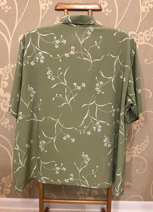 Очень красивая и стильная брендовая блузка в цветочках.2 фото