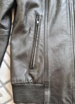 Куртка кожаная (натуральная кожа) размер 36 (наш 40-42) черная9 фото