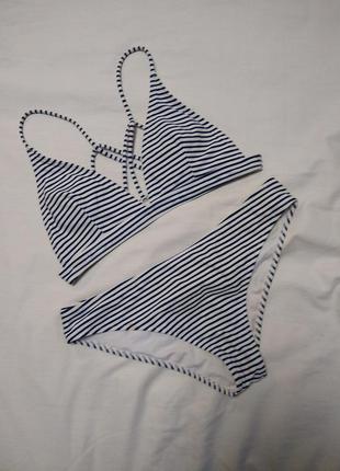 Купальник в полоску