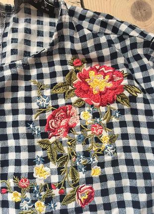 Красива блузка з вишивкою