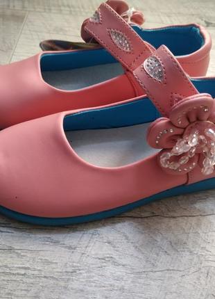Розовые туфельки для девочки