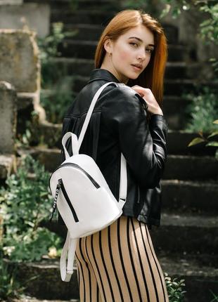 Белый маленький вместительный женский городской/молодежный рюкзак