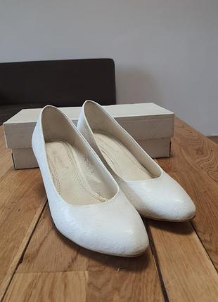 100 % на зсу шкіряні весільні туфлі, стан нових