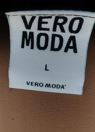 Vero moda чорне плаття з плісировка і оригінальним кроєм4 фото