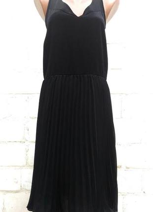 Vero moda чорне плаття з плісировка і оригінальним кроєм6 фото