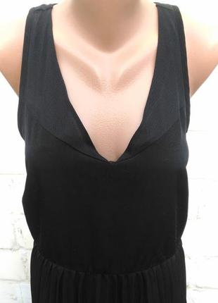 Vero moda чорне плаття з плісировка і оригінальним кроєм5 фото