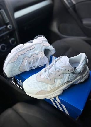 Чудові жіночі кросівки adidas ozweego білі з бежевим
