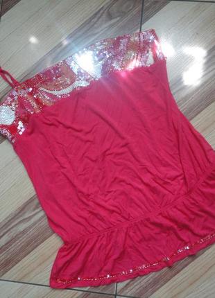 Яркий топ с паетками