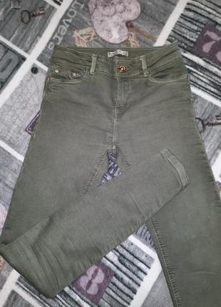 Джинси bershka, колір хакі, eur 34
