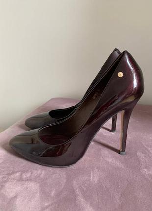 Жіночі класичні туфлі antonio biaggi. ідеальний стан