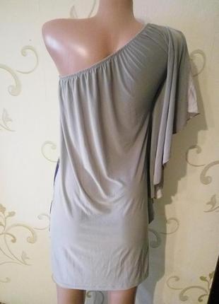 Стильное итальянское платье туника с интересным принтом на одно плечо3 фото