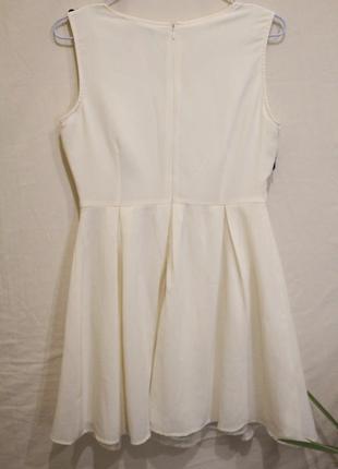 Коктейльное, выпускное платье мини молочного цвета с аппликацией3 фото