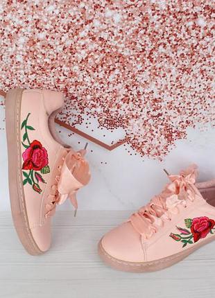 Пудровые кеды, кроссовки 37 размера на вышивкой