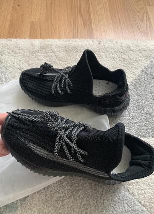 Кроссовки yeezy3 фото