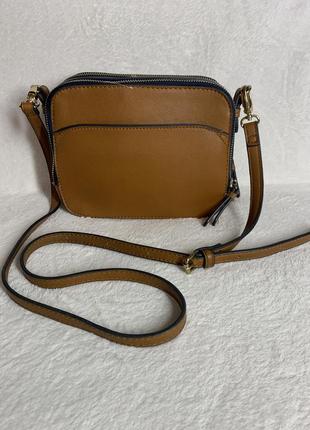 Красивая стильная сумочка кросс- боди коричневая. accessorize. новая.