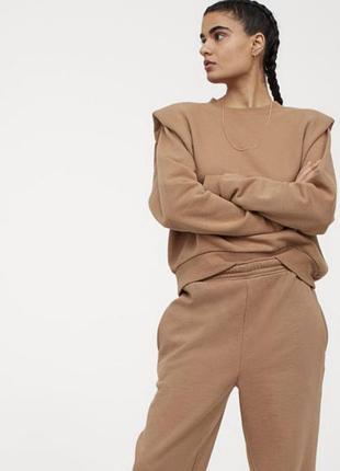 Трендовий карамельний прогулянковий костюм h&m об'ємні плечі в стилі isabel marant