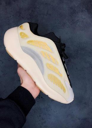 Кросівки жіночі adidas адідас yeezy boost 700 v3 safflower