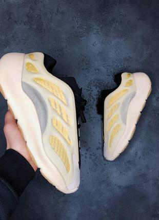 Кросівки жіночі adidas адідас yeezy boost 700 v3 safflower2 фото