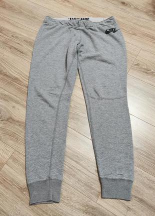 Продам спортивні штани nike just do it tech fleece