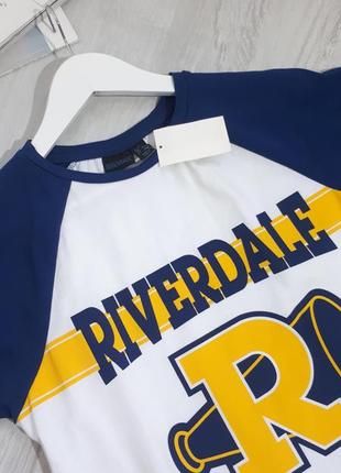 Футболка з принтом riverdale cheerleading. біла футболка з принтом ривердейл7 фото