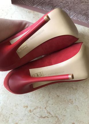 Червоні замшеві туфлі на шпильці2 фото