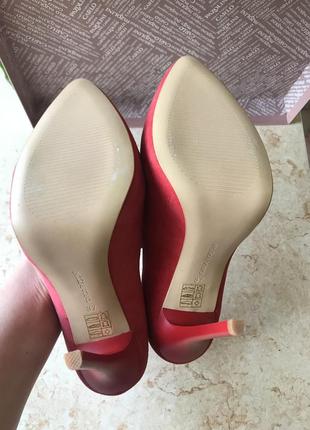 Червоні замшеві туфлі на шпильці4 фото