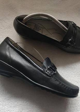 Женские кожаные туфли