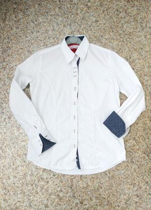 Базовая белая рубашка с контрастными манжетами и планочкой