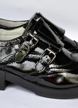 Лакові туфлі туфлі черевики