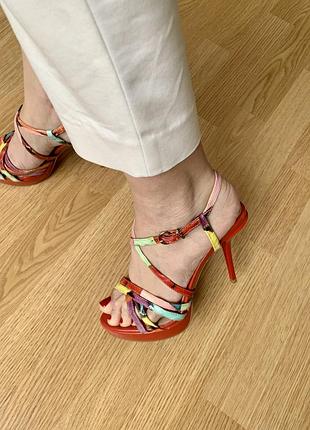 Босоніжки 37 італія