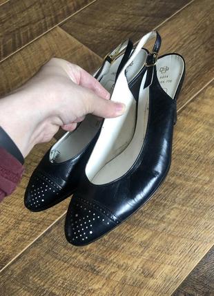 Стильні босоніжки туфлі у вінтажному стилі 36р. шкіра