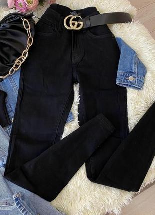 Базовые черные джинсы