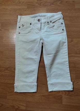 Белые джинсовые бриджи xs7 фото