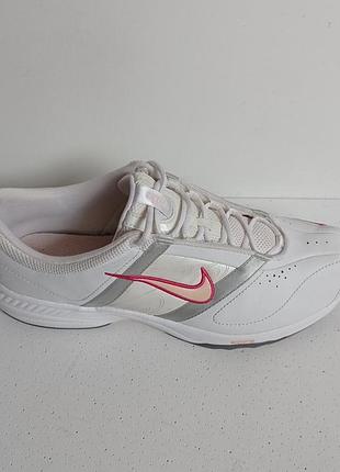 Класні легенькі кросівки nike