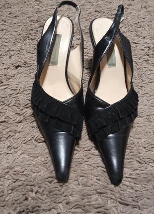 Узконосые босоножки