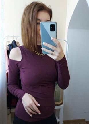 Гольф в рубчик з відкритими плічками