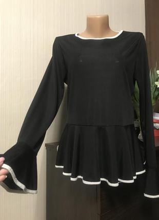 Чёрная кофта с баской в рубчик