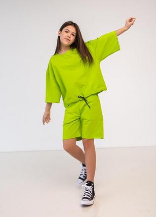 Стильний костюм на дівчинку