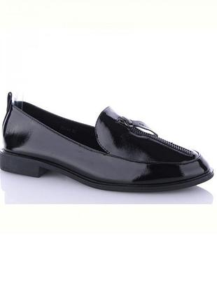 Женские черные лаковые туфли лоферы низкий каблук