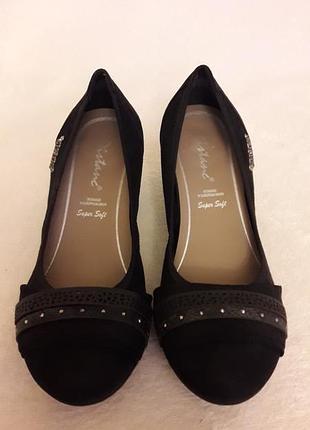 Чудові туфлі фірми distance p. 37 устілка 24 см