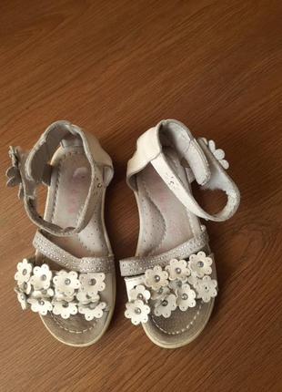 Босоножки босоніжки