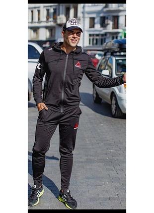 Спортивный костюм